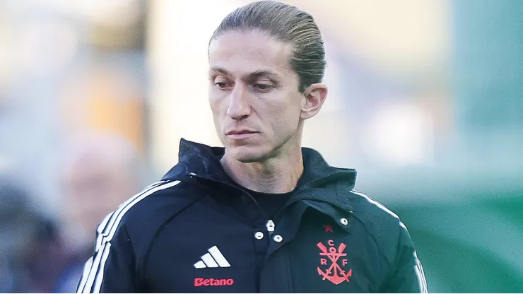 Filipe Luís tem decisão exposta no Flamengo