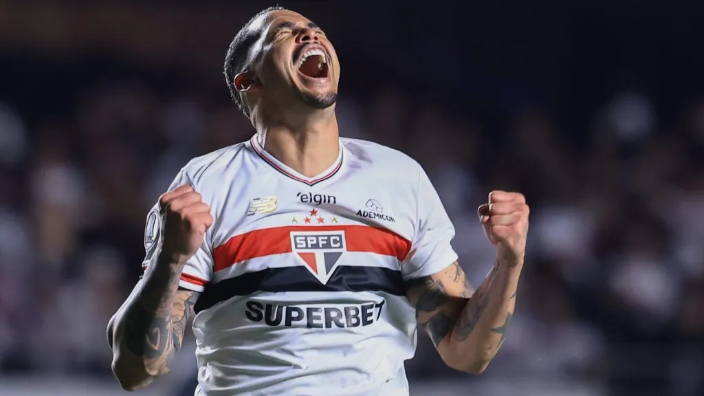 Luciano jogador do Sao Paulo comemora vitoria ao final da partida contra o Atletico Nacional no estadio Morumbi pelo campeonato Copa Libertadores 2025. Foto: Marcello Zambrana/AGIF