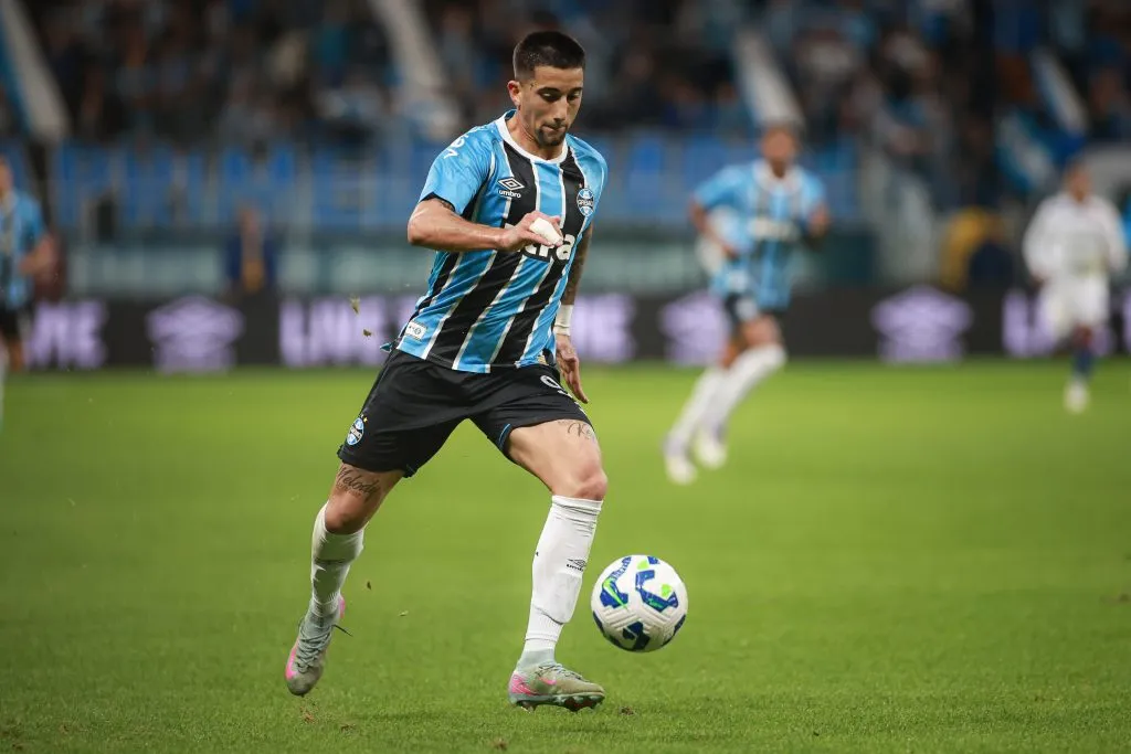Cristian Olivera, jogador do Gremio durante partida contra o Fortaleza no estadio Arena do Gremio pelo campeonato Brasileiro A 2025. Foto: Maxi Franzoi/AGIF