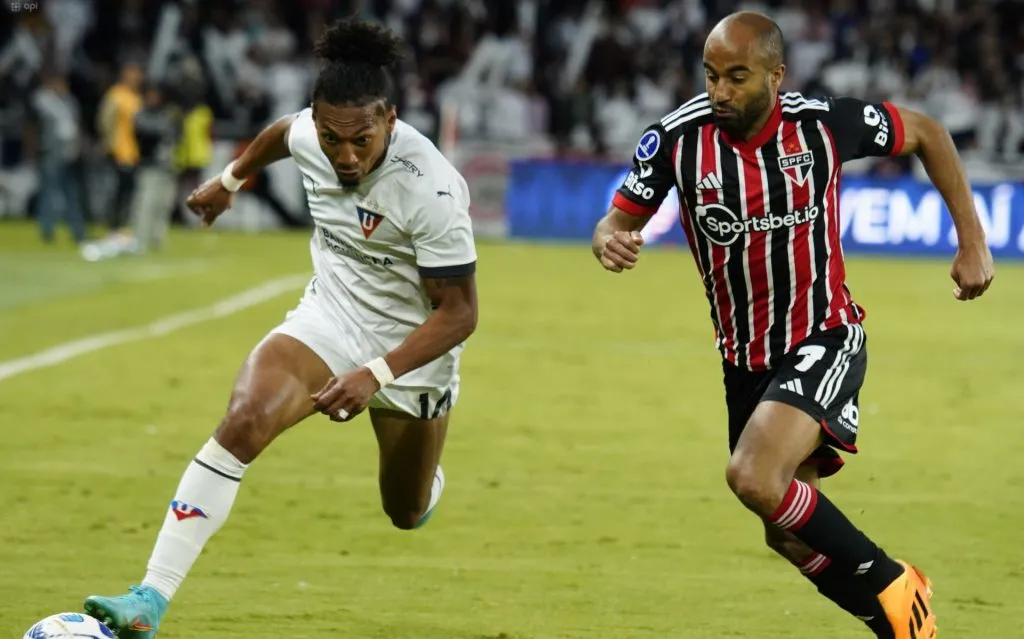 Lucas Moura em ação pelo São Paulo contra a LDU, pela Sul-Americana em 2023 – Foto: API/AGIF