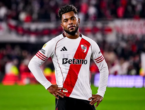 Miguel Borja, do River Plate durante duelo contra o Godoy Cruz, no Estadio Monumental Antonio Vespucio Liberti, na Argentina. Foto: Marcelo Endelli/Getty Images