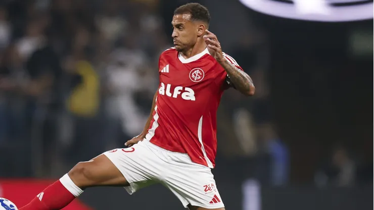 Alan Patrick, meia-atacante do Internacional em partida pelo campeonato brasileiro