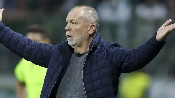 Mano Menezes, técnico do Grêmio em partida pelo campeonato brasileiro