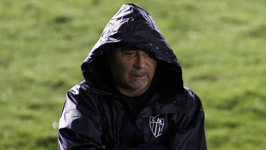 Jorge Sampaoli tenta resolver os problemas de forma rápida no Galo - (Foto: Miguel Schincariol/Getty Images)