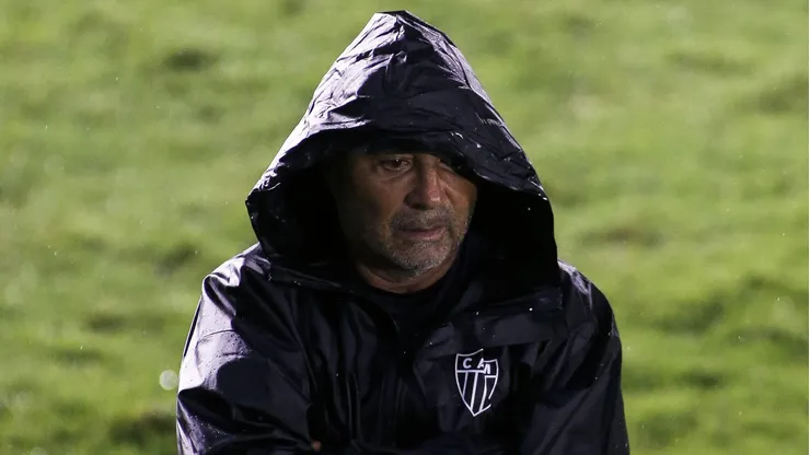 Jorge Sampaoli tenta resolver os problemas de forma rápida no Galo - (Foto: Miguel Schincariol/Getty Images)