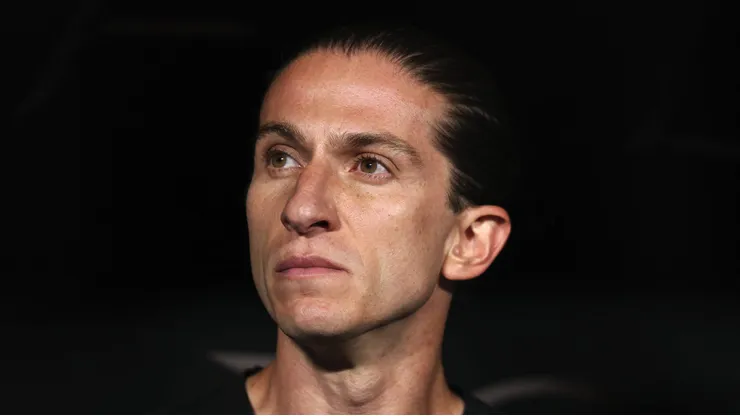 Filipe Luís ganha hoje R$ 300 mil por mês no Flamengo, segundo Jorge Nicola