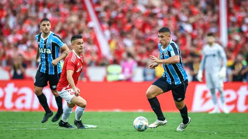 Lance da partida entre Gremio e Internacional na final do Gaúchão 2025