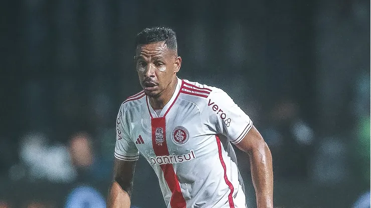 RJ - RIO DE JANEIRO - 21/11/2024 - BRASILEIRO A 2024, VASCO X INTERNACIONAL - Fernando jogador do Internacional durante partida contra o Vasco no estadio Sao Januario pelo campeonato Brasileiro A 2024.