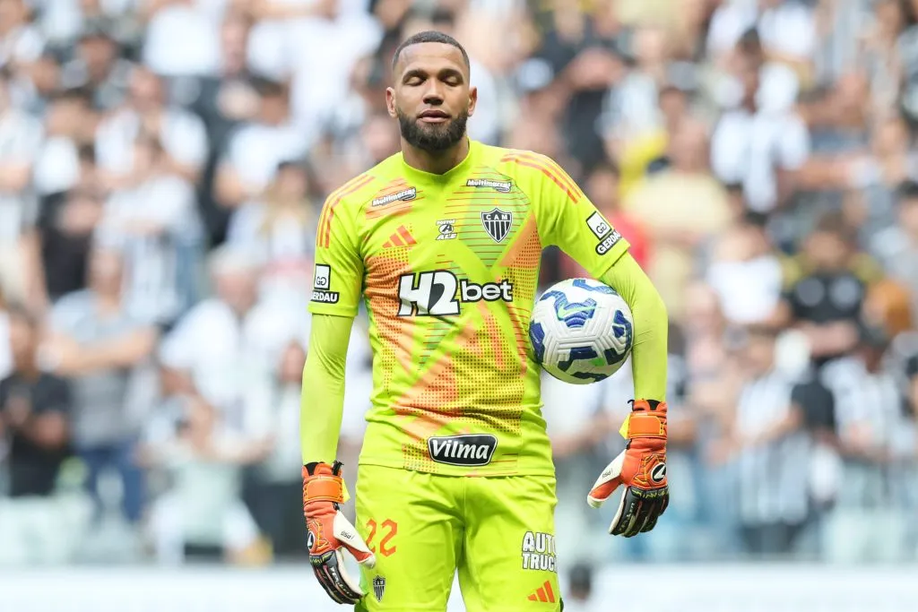 MG – BELO HORIZONTE – 14/09/2025 – BRASILEIRO A 2025, ATLETICO-MG X SANTOS – Everson goleiro do Santos durante partida contra o Atletico-MG no estadio Arena MRV pelo campeonato Brasileiro A 2025. Foto: Gilson Lobo/AGIF