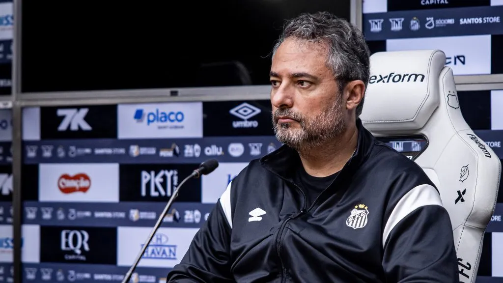 Alexandre Mattos vem buscando estreitar os laços nos bastidores – Fotos: Raul Baretta/ Santos FC.
