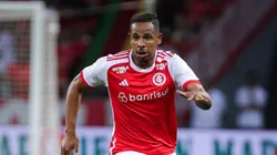 Fernando em ação pelo Inter.