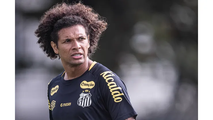 Arão vive drama para retornar aos gramados pelo Santos