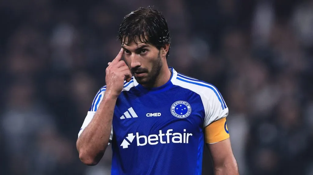 Lucas Silva em ação pelo Cruzeiro – Foto: Ettore Chiereguini/AGIF