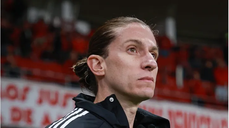 Filipe Luís durante jogo contra o Inter.