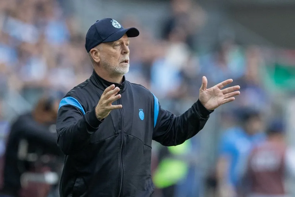 RS – PORTO ALEGRE – 13/09/2025 – BRASILEIRO A 2025, GREMIO X MIRASSOL – Mano Menezes tecnico do Gremio durante partida contra o Mirassol no estadio Arena do Gremio pelo campeonato Brasileiro A 2025. Foto: Liamara Polli/AGIF