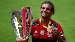 Volante tem sofrido para se firmar - Foto: Buda Mendes/Getty Images.