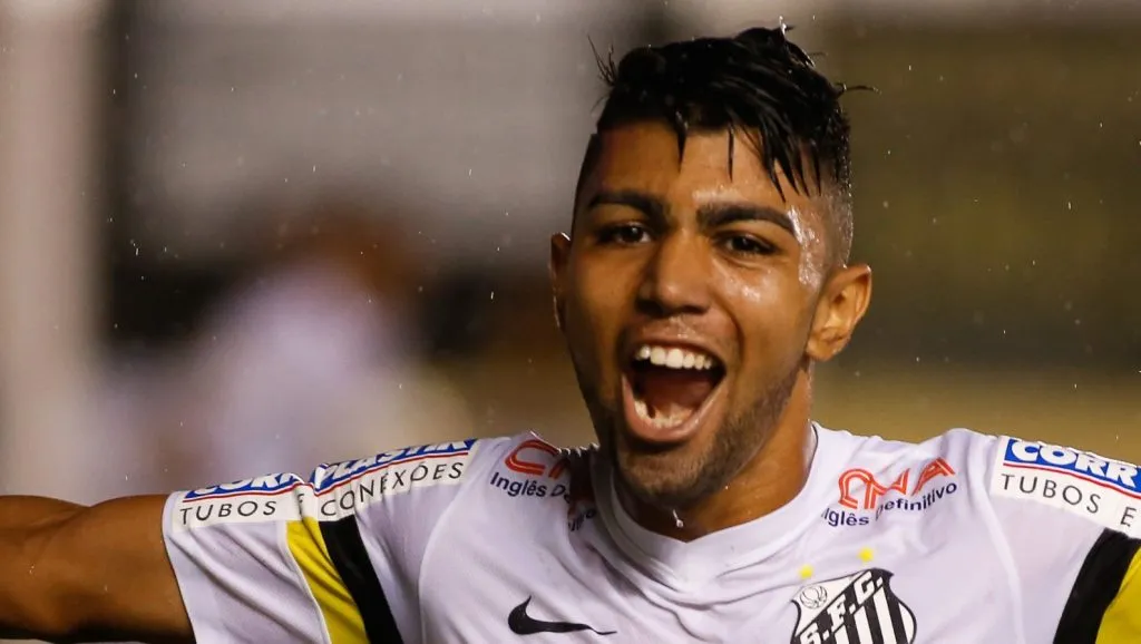 Foto: Alexandre Schneider/Getty Images – Gabriel Barbosa for formado na base santista e venceu dois títulos pelo clube.