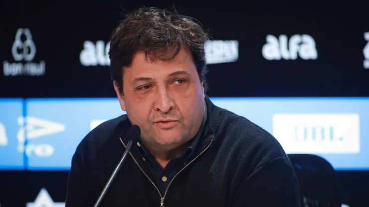 Alberto Guerra, presidente do Grêmio, monitora determinação de indenizalções da FIFA