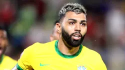Gabigol com a camisa da Seleção Brasileira.