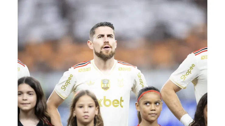 Jorginho jogador do Flamengo durante partida contra o Ceara no estadio Arena Castelao pelo campeonato Brasileiro A 2025. Foto: Baggio Rodrigues/AGIF