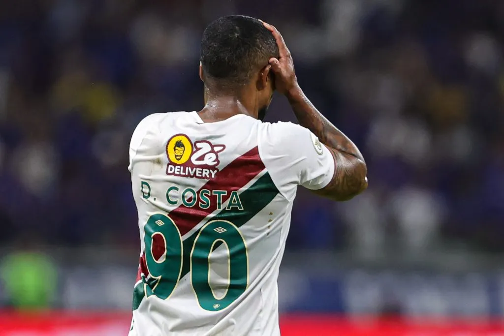 Douglas Costa amargou passagem sem brilho pelo Fluminense, sem gols em 22 partidas – Foto: Gilson Lobo/AGIF