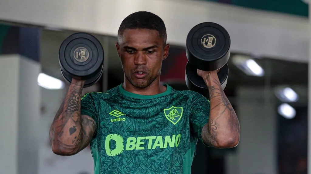 Douglas Costa também passou pelo Fluminense - FOTO: LUCAS MERÇON/FLUMINENSE F.C.