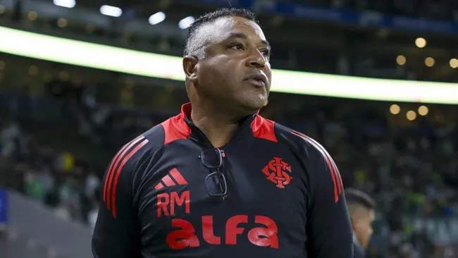 Roger Machado, ex-técnico do Internacional em partida pelo Campeonato Brasileiro. (Foto: Ricardo Moreira/Getty Images)