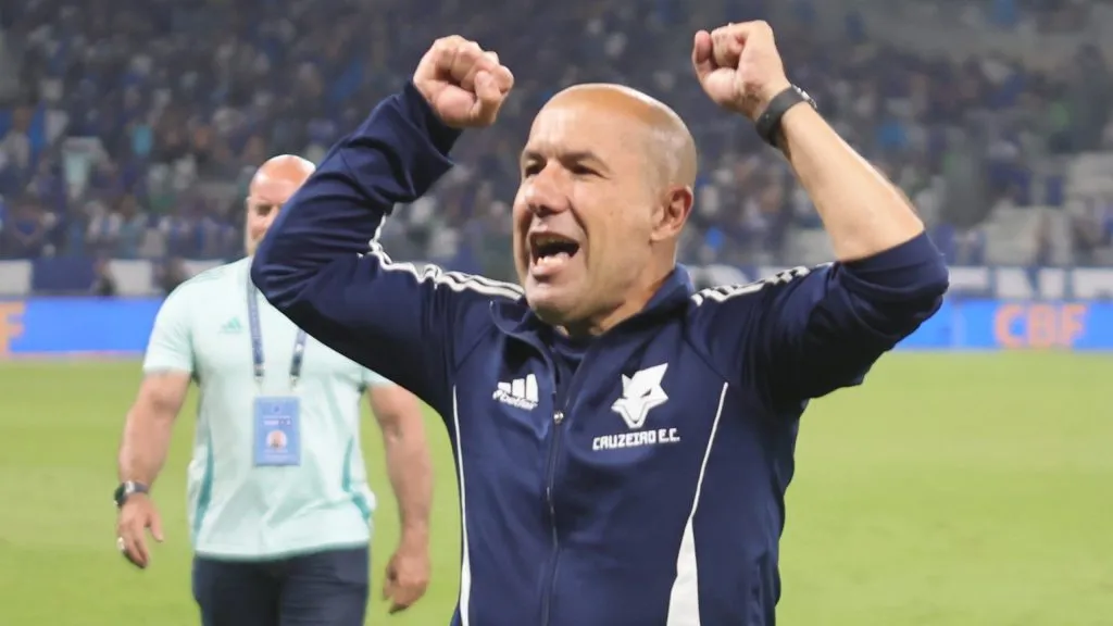 Leonardo Jardim, técnico da Raposa. Foto: Gilson Lobo/AGIF.