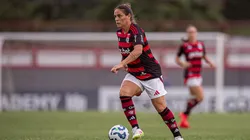 Gláucia com a camisa do Flamengo. Foto: Paula Reis/Flamengo