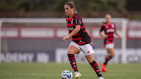 Gláucia com a camisa do Flamengo. Foto: Paula Reis/Flamengo