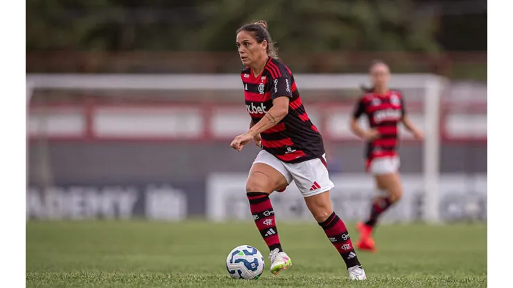 Gláucia com a camisa do Flamengo. Foto: Paula Reis/Flamengo