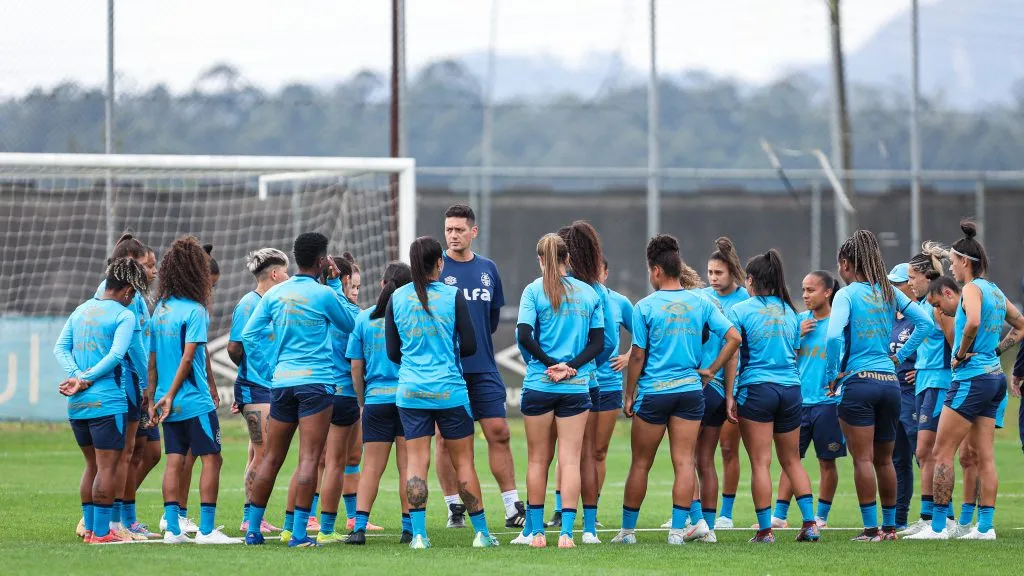Atletas do Grêmio treinam no Complexo da Ulbra, em Canoas