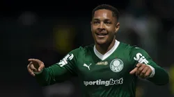 Vitor Roque jogador do Palmeiras comemora seu gol durante partida contra o Internacional no estadio Arena Allianz Parque pelo campeonato Brasileiro A 2025. Foto: Anderson Romao/AGIF