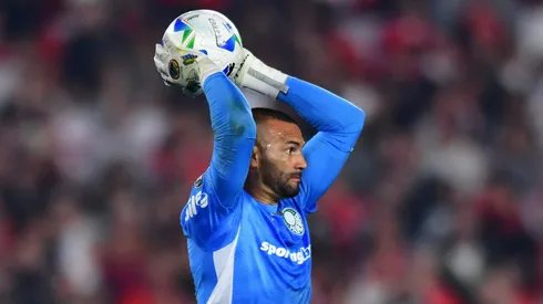 Weverton goleiro do Palmeiras durante partida contra o River Plate - (Photo by Marcelo Endelli/Getty Images)