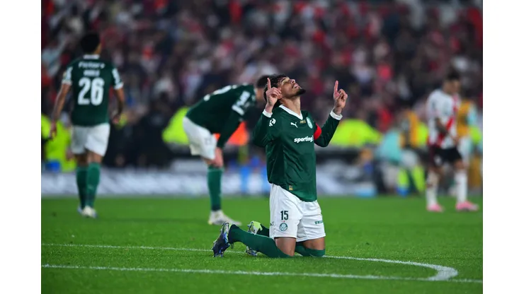 BUENOS AIRES, ARGENTINA - SEPTEMBER 17: Gustavo Gomez of Palmeiras prays after the Copa CONMEBOL Libertadores 2025 Quarter-final first-leg match between River Plate and Palmeiras at Estadio Más Monumental Antonio Vespucio Liberti on September 17, 2025 in Buenos Aires, Argentina. (Photo by Marcelo Endelli/Getty Images)
