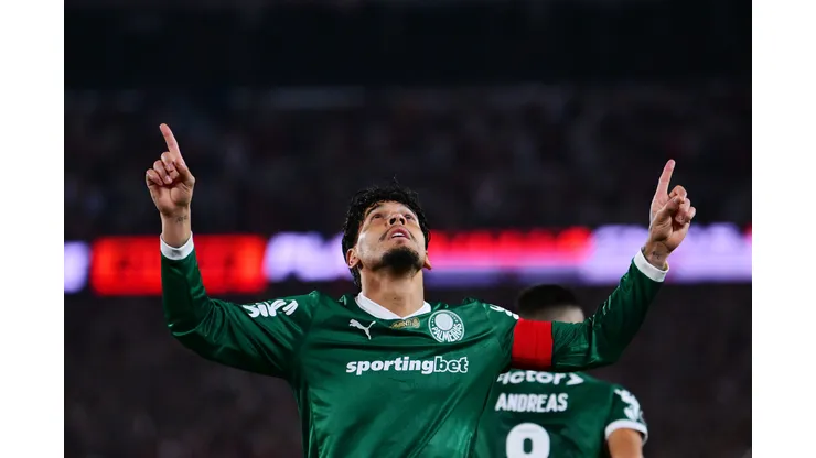BUENOS AIRES, ARGENTINA - SEPTEMBER 17: Gustavo Gomez of Palmeiras celebrates after scoring the team's first goal during the Copa CONMEBOL Libertadores 2025 Quarter-final first-leg match between River Plate and Palmeiras at Estadio Más Monumental Antonio Vespucio Liberti on September 17, 2025 in Buenos Aires, Argentina. (Photo by Marcelo Endelli/Getty Images)