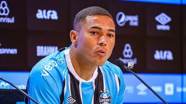 Carlos Vinicius no Grêmio. FOTO: ANGELO PIERETTI/GRÊMIO FBPA