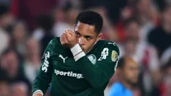 Vitor Roque durante partida do Palestra em Buenos Aires