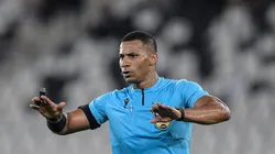 Bruno Pereira Vasconcelos era o árbitro em Botafogo x Mirassol.