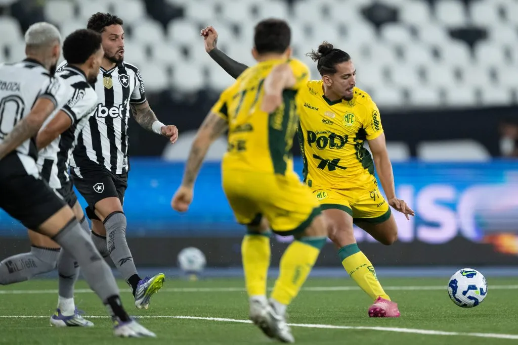 Mirassol deu trabalho ao Botafogo -  Foto: Jorge Rodrigues/AGIF.