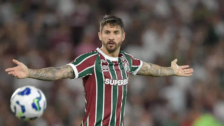 Everaldo durante partida contra o Bahia, pela Copa do Brasil