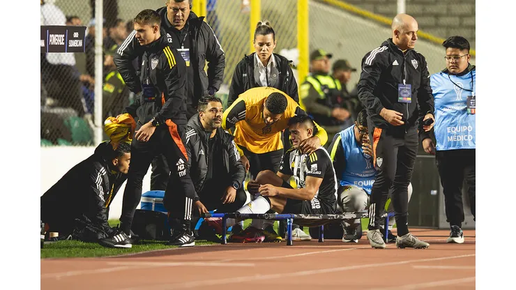 Cuello se lesionou diante do Bolívar-BOL (Foto: Pedro Souza / Atlético)