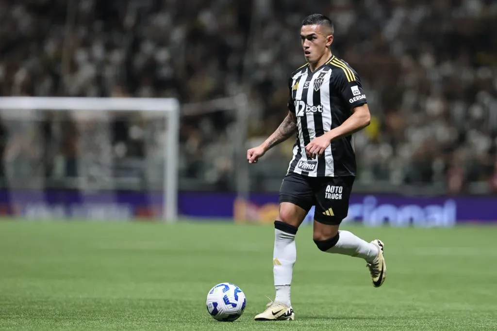 MG – BELO HORIZONTE – 27/08/2025 – COPA DO BRASIL 2025, ATLETICO-MG X CRUZEIRO – Cuello jogador do Atletico-MG durante partida contra o Cruzeiro no estadio Arena MRV pelo campeonato Copa Do Brasil 2025. Foto: Gilson Lobo/AGIF