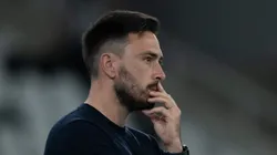 RJ - RIO DE JANEIRO - 30/08/2025 - BRASILEIRO A 2025, BOTAFOGO X BRAGANTINO - Davide Ancelotti tecnico do Botafogo durante partida contra o Bragantino no estadio Engenhao pelo campeonato Brasileiro A 2025.