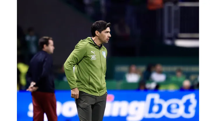 Abel e Palmeiras diante de PSG e rival europeu. Foto: Marcello Zambrana/AGIF