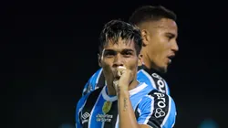 Arezo comemorando gol pelo Imortal.