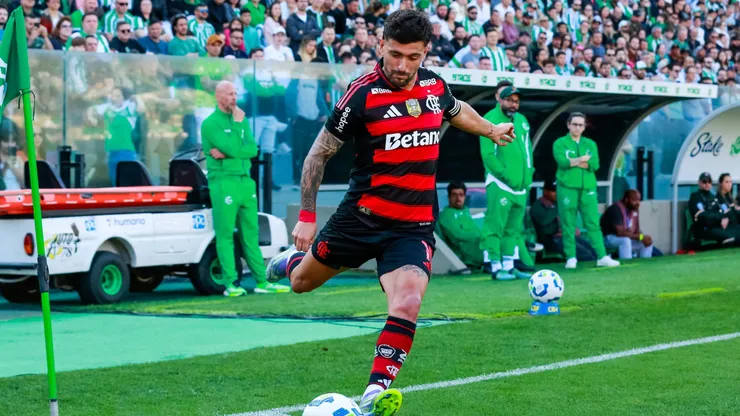 Arrascaeta jogador do Flamengo durante partida contra o Juventude no estadio Alfredo Jaconi pelo campeonato Brasileiro A 2025. Foto: Luiz Erbes/AGIF