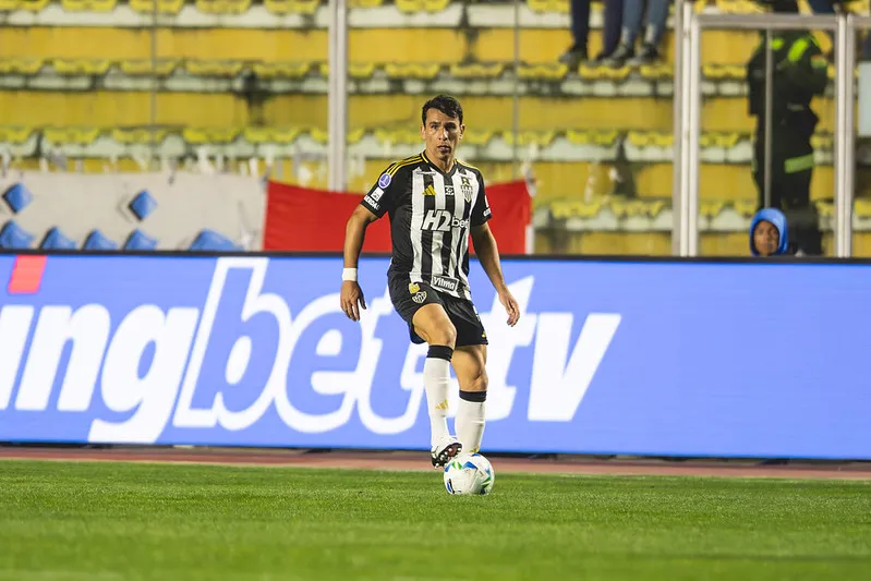 Zagueiro valoriza empate e vantagem para a volta (Foto: Pedro Souza / Atlético)