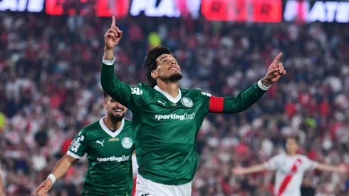Gustavo Gómez comemorando um gol. (Photo by Marcelo Endelli/Getty Images)