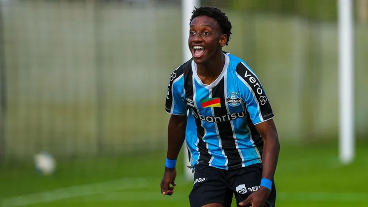Gabriel Mec comemora gol pela base do Grêmio (Lucas Uebel/Grêmio FBPA)